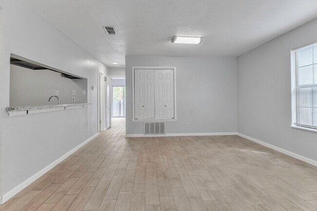 Building Photo - 107 Shannon Cir