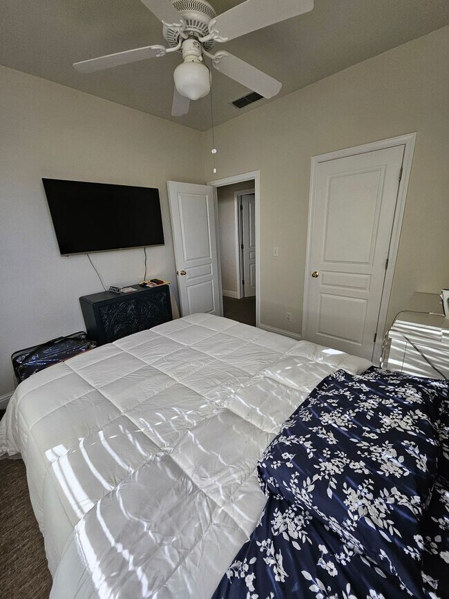 Building Photo - Beautiful 4/3  in Natomas w/ heated pool!