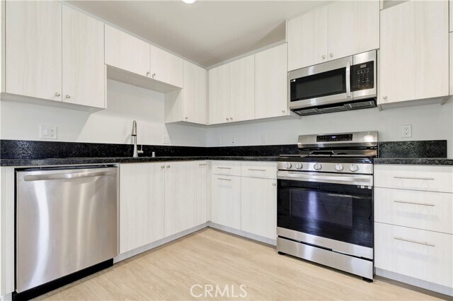 Building Photo - 2641 Hermosa Ave