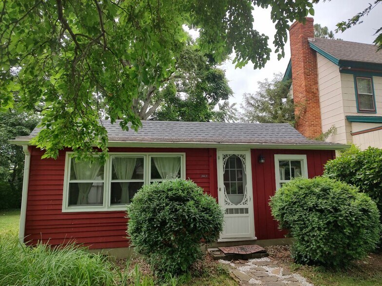 Primary Photo - 10412 Claiborne Rd