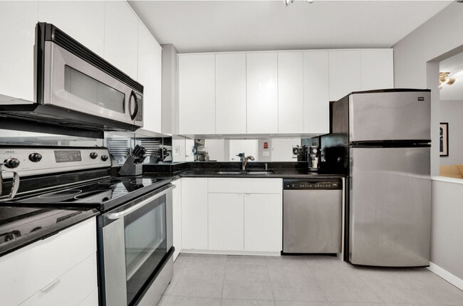 Building Photo - 401 E Ontario St