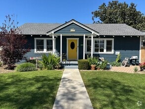 Building Photo - 3 Bdrm/1.5 Bath Craftsman Home in Downtown...