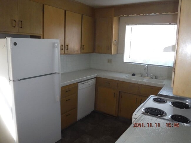 Building Photo - 2465/2475 Pillsbury Road (Duplex)