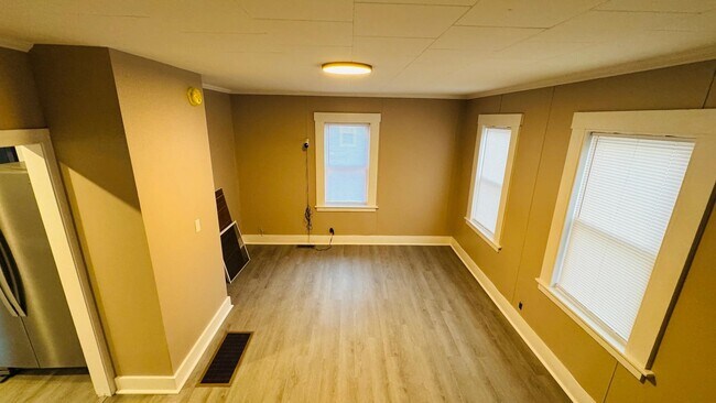 Building Photo - 5 Charles St