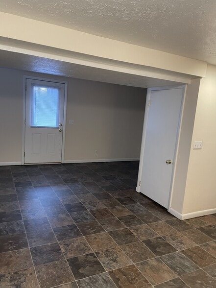 Livingroom - 310 Galvin Rd N