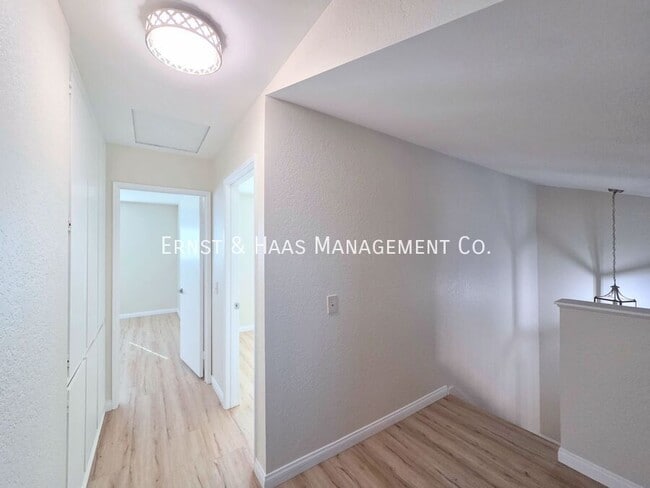 Building Photo - 1219 E Jay St