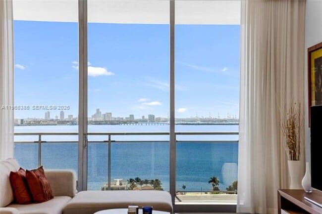 Building Photo - 7901 Hispanola Ave