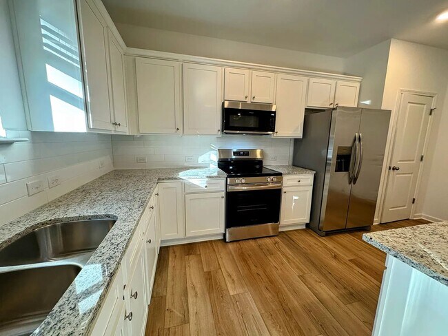 Building Photo - 514 Madison Lakeview Dr