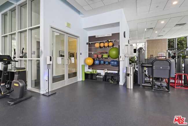 Building Photo - 801 S Grand Ave