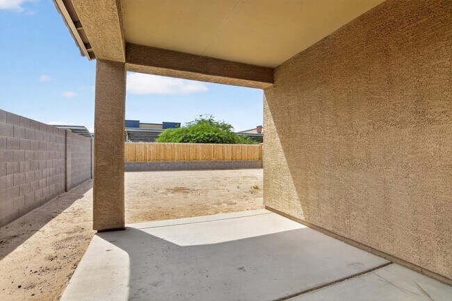 Building Photo - 1979 N Vista Ln