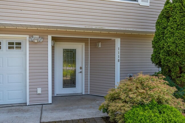 Building Photo - Spacious 2+ Bedroom Home on Corner Lot in ...