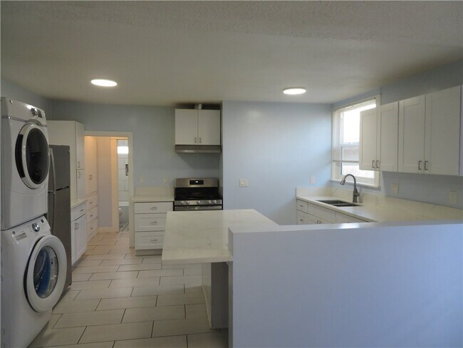 Building Photo - 3923 Normandie Ave