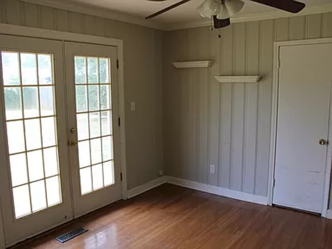 Building Photo - Welcome Home - 3 Bedroom 1.5 Bathroom Fami...