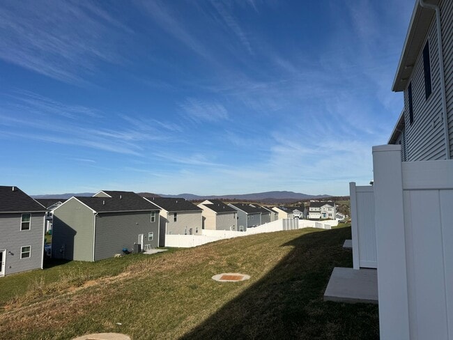 Building Photo - Brand New 3BR Townhouse