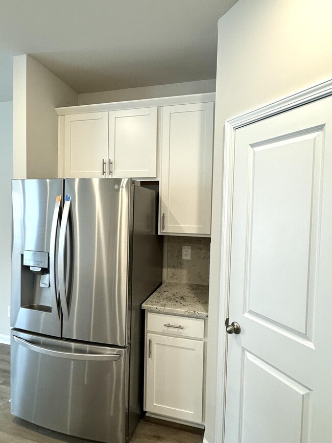 Building Photo - 3635 Shore Wood Ave