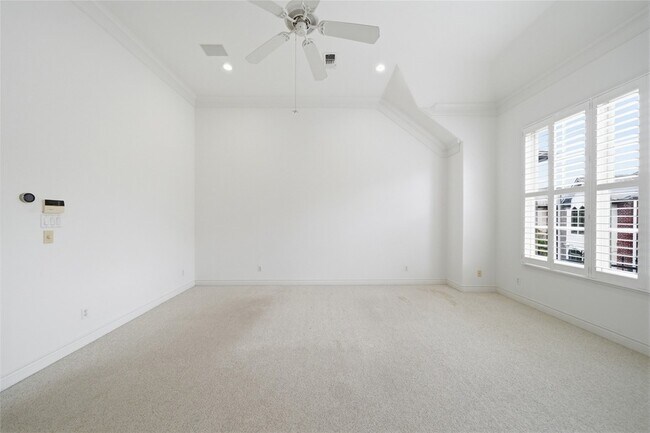 Building Photo - 1329 Hyde Park Blvd