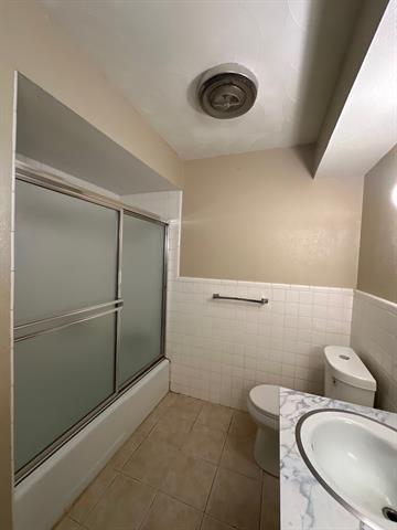 Building Photo - 1226 Greenbriar Cir
