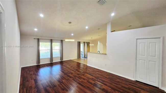 Building Photo - 3085 Mandolin Dr