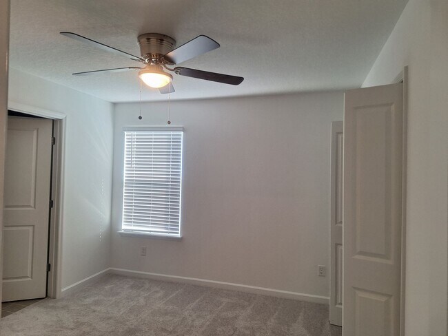 Building Photo - Townhome in Shearwater