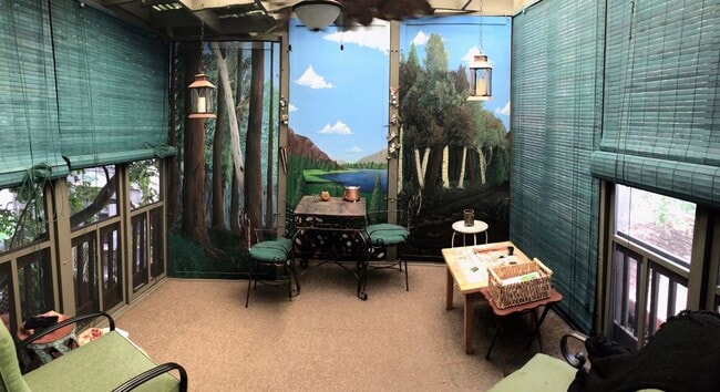 Screened porch - 917 S Aiken Ave