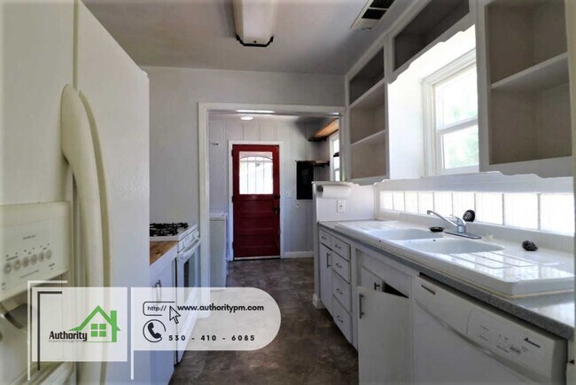 Building Photo - 841 South St