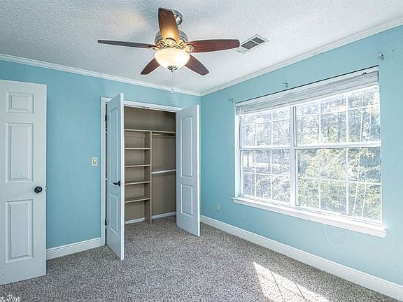 Building Photo - 2402 Shaker Ridge