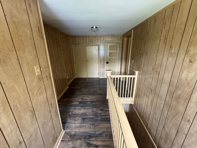 Building Photo - FOR LEASE- SINGLE-FAMILY HOME NEAR SYLVAN PARK!