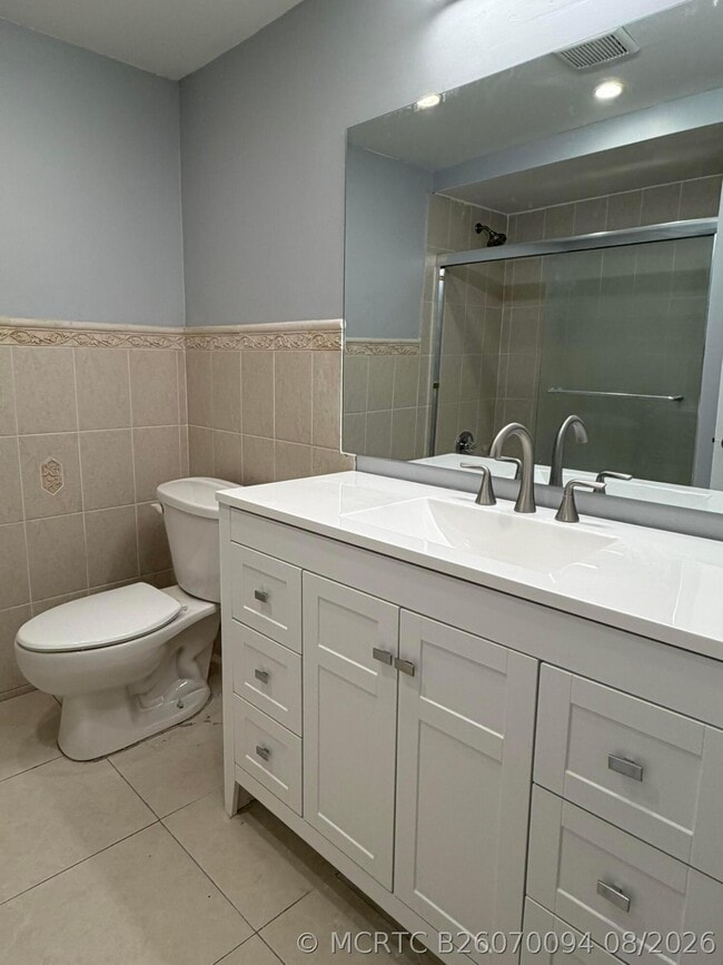 Building Photo - 2701 Middle River Dr