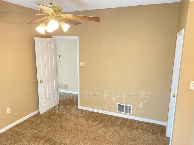 Building Photo - 4444 Longtree Cove
