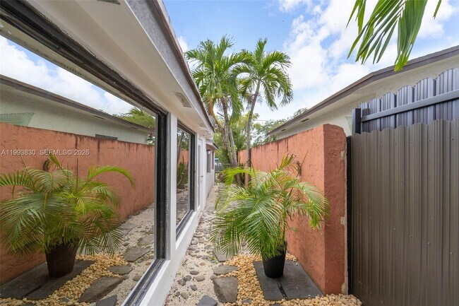 Building Photo - 6295 SW 29th St