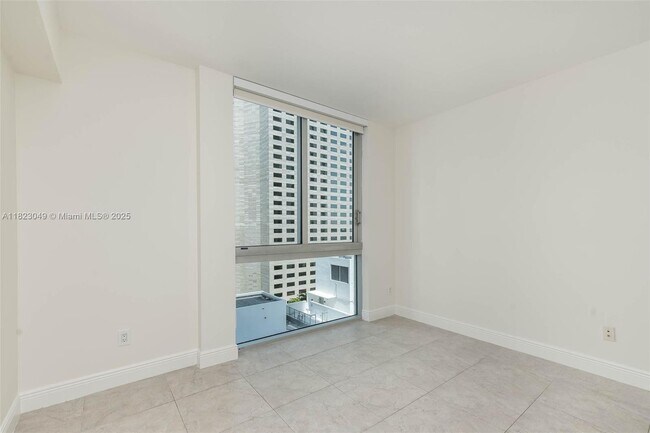 Building Photo - 325 Biscayne Blvd