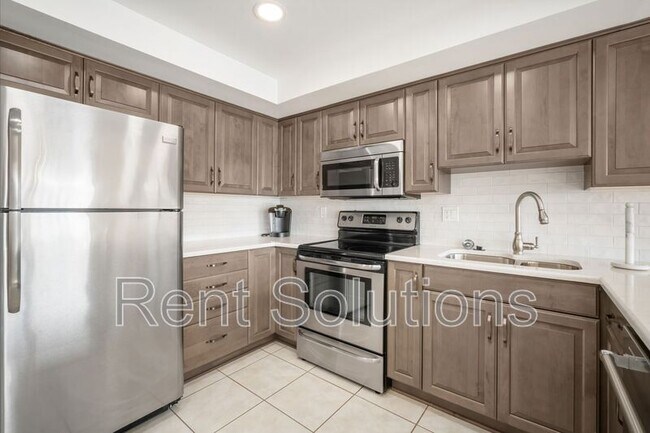 Building Photo - 1655 S Highland Ave