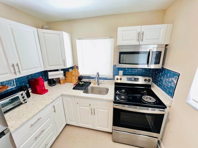 Building Photo - 441 NW 7th Terrace