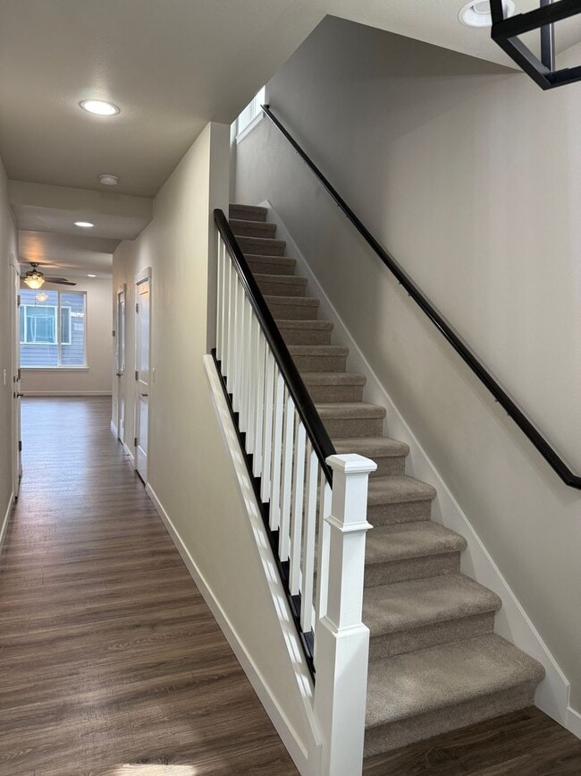 Building Photo - Home in Central Kitsap