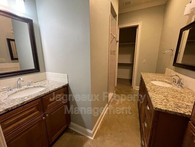 Building Photo - 107 Hargrave Dr