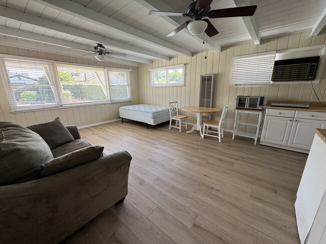 Living room - 506 E Sunny Hills Rd