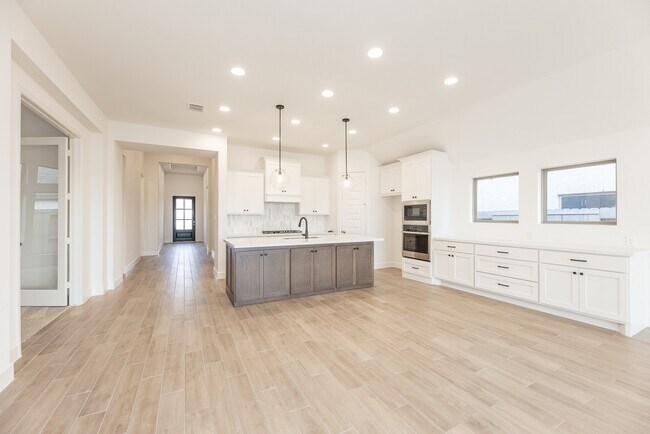 Building Photo - 2802 Sweet Honey Ln