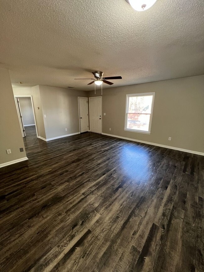 Building Photo - Upgraded 2 Bedroom Duplex (Monroe/Historic District)