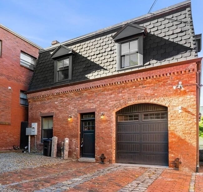 Building Photo - 653 E 3rd St
