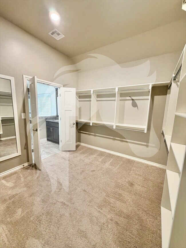 Building Photo - "Stunning 4-Bed Gem with Granite Touch & C...