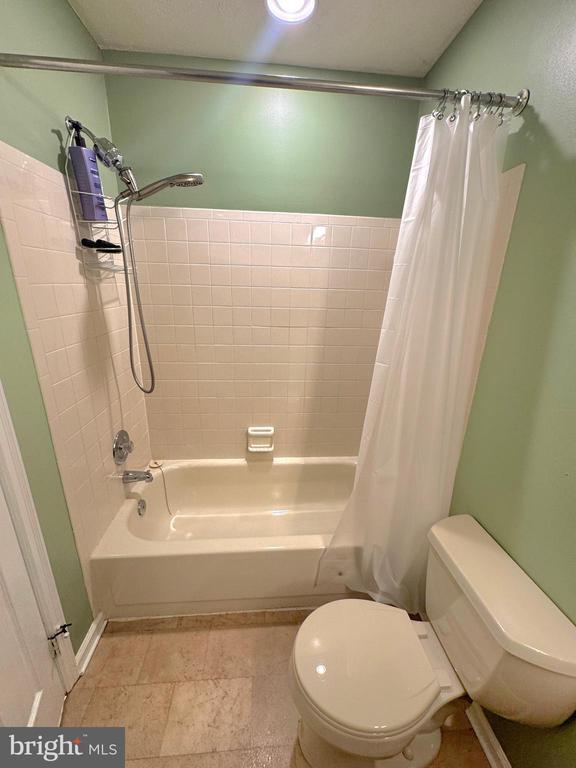 Building Photo - 2108 Commodore Ct