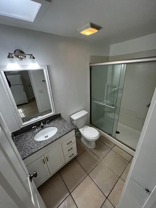 Building Photo - 2 bedroom Remodeled House With Attached 2 ...