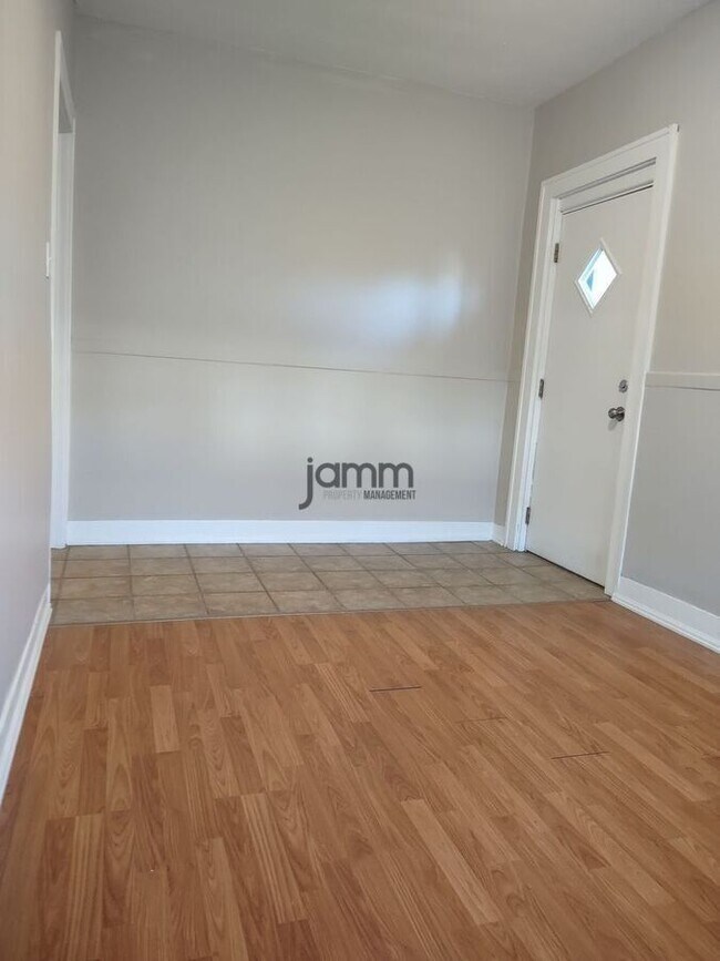 Building Photo - 2773 Hampshire-Unit 10