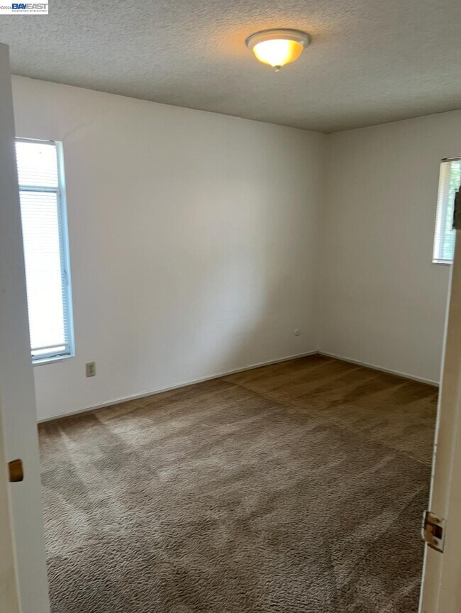 Building Photo - 954 F St