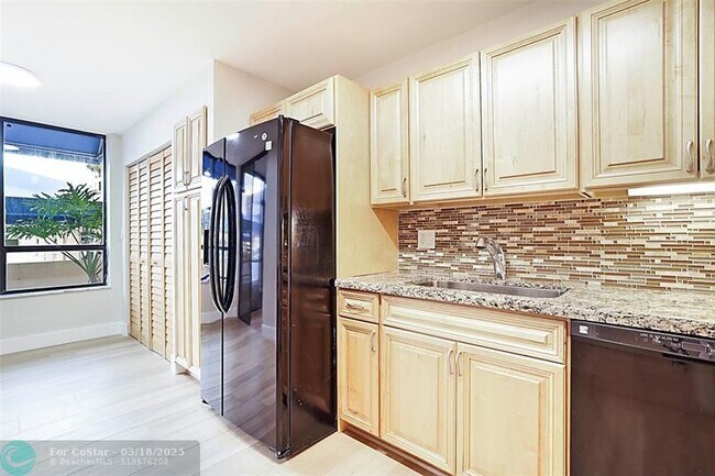 Building Photo - 7186 Promenade Dr