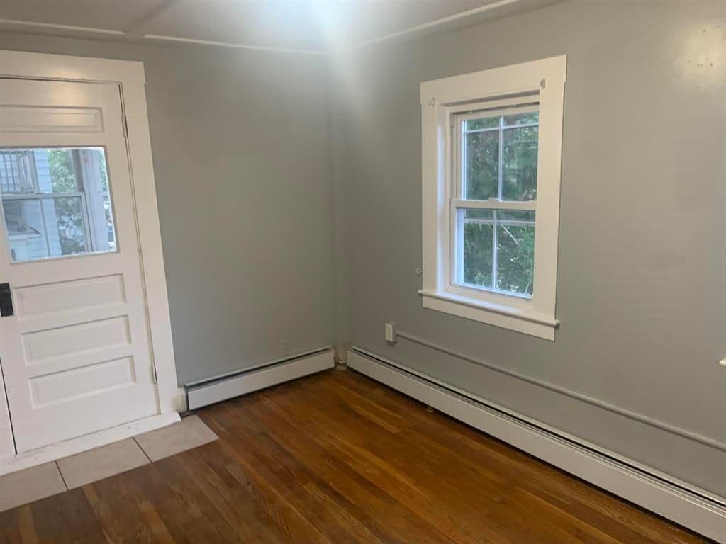 Building Photo - 12 Broad