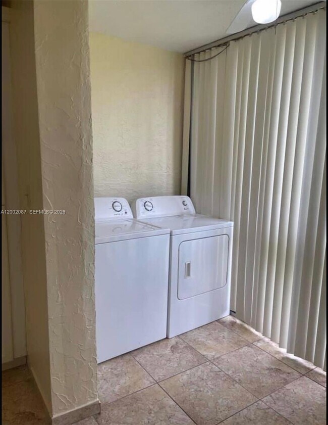 Building Photo - 6795 SW 132nd Ave