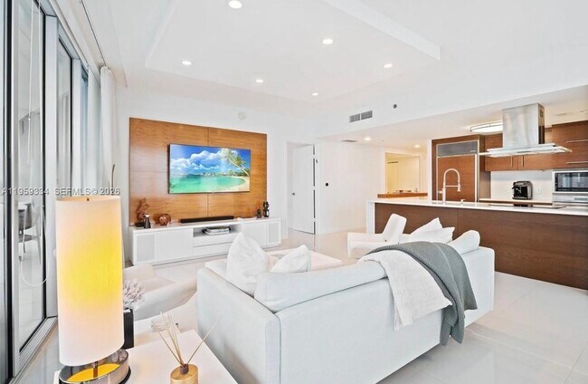 Building Photo - 495 Brickell Ave