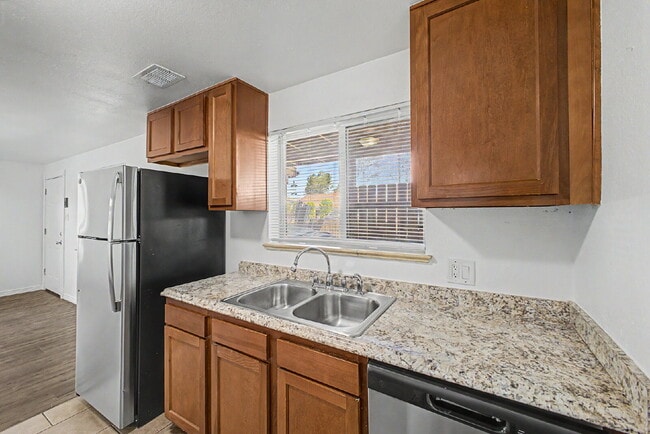 Building Photo - Garden Level 2 bedroom/1 bath for rent in Denver