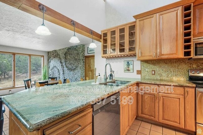 Building Photo - 14600 S Shaggy Mountain Rd